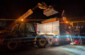 За ніч у Луцьку на посипання доріг використали 84 тонни щебенево-соляної суміші і солі За-ніч-у-Луцьку-на-посипання-доріг-використали-84-тонни-щебенево-соляної-суміші-і-солі