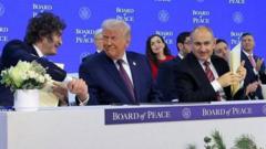 “Ми будемо співпрацювати з ООН”. Трамп підписав статут Ради миру “Ми-будемо-співпрацювати-з-ООН”.-Трамп-підписав-статут-Ради-миру