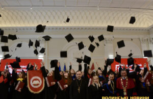 Понад 1300 магістрів Волинського національного університету отримали дипломи. Фото Понад-1300-магістрів-Волинського-національного-університету-отримали-дипломи.-Фото