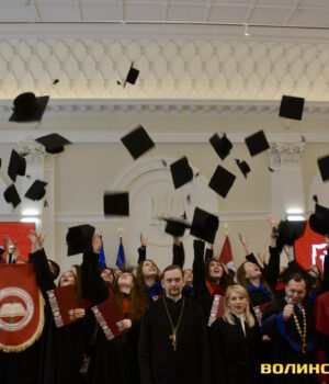 Понад-1300-магістрів-Волинського-національного-університету-отримали-дипломи.-Фото Понад-1300-магістрів-Волинського-національного-університету-отримали-дипломи.-Фото