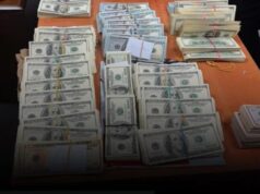 НАБУ під час обшуків на митному посту «Луцьк» вилучило сотні тисяч доларів США НАБУ-під-час-обшуків-на-митному-посту-«Луцьк»-вилучило-сотні-тисяч-доларів-США