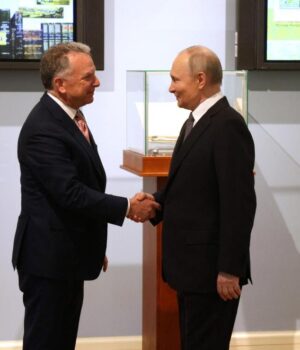 Путін-зустрівся-з-трьома-посланцями-Трампа:-Кремль-зробив-різку-заяву Путін-зустрівся-з-трьома-посланцями-Трампа:-Кремль-зробив-різку-заяву