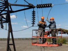 На Вінниччині протестувальники побили енергетика через відключення світла На Вінниччині протестувальники побили енергетика через відключення світла