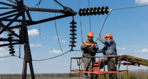 На Вінниччині протестувальники побили енергетика через відключення світла На Вінниччині протестувальники побили енергетика через відключення світла