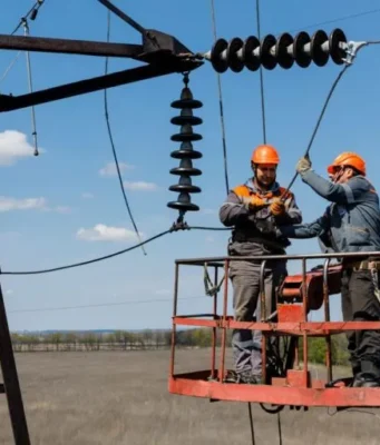 На Вінниччині протестувальники побили енергетика через відключення світла На Вінниччині протестувальники побили енергетика через відключення світла