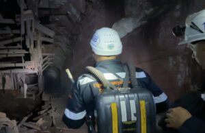 Бійці ДСНС у Кривому Розі врятували заблокованих під землею шахтарів Бійці-ДСНС-у-Кривому-Розі-врятували-заблокованих-під-землею-шахтарів