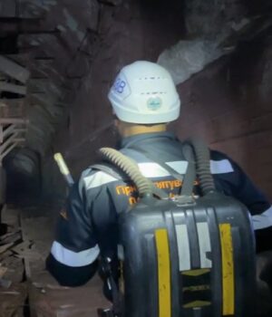 Бійці-ДСНС-у-Кривому-Розі-врятували-заблокованих-під-землею-шахтарів
