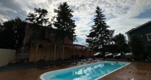 Як купити басейн у Тернополі: вибір моделі, підготовка ділянки та монтаж під ключ Як-купити-басейн-у-Тернополі:-вибір-моделі,-підготовка-ділянки-та-монтаж-під-ключ