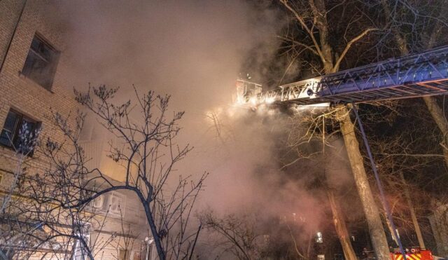 РФ вдарила по житлових будинках Харкова: серед поранених вагітна жінка і дитина РФ-вдарила-по-житлових-будинках-Харкова:-серед-поранених-вагітна-жінка-і-дитина