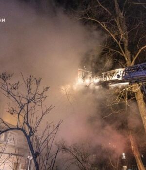 РФ-вдарила-по-будинках-у-Харкові:-серед-поранених-–-вагітна-жінка-і-дитина