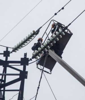 У-чотирьох-областях-запровадили-аварійні-відключення:-де-найважче-зі-світлом