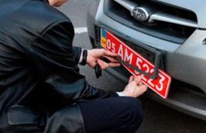 У Луцьку патрульні масово штрафують водіїв на червоних номерах: що сталося У-Луцьку-патрульні-масово-штрафують-водіїв-на-червоних-номерах:-що-сталося