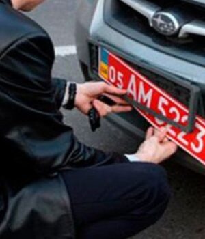 У-Луцьку-патрульні-масово-штрафують-водіїв-на-червоних-номерах:-що-сталося