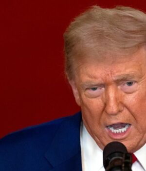 Трамп-пригрозив-Канаді-100%-митами-за-угоду-з-Китаєм