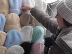 Стильно і тепло: які зимові аксесуари розкуповують на луцькому ринку Стильно-і-тепло:-які-зимові-аксесуари-розкуповують-на-луцькому-ринку