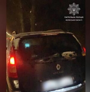 Застряг-у-заметі:-у-Луцьку-патрульні-виявили-п’яного-водія