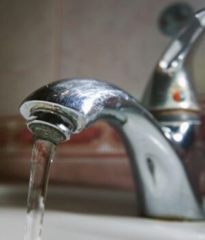 Українцям-радять-запасатися-водою-і-продуктами:-скільки-треба-мати Українцям-радять-запасатися-водою-і-продуктами:-скільки-треба-мати