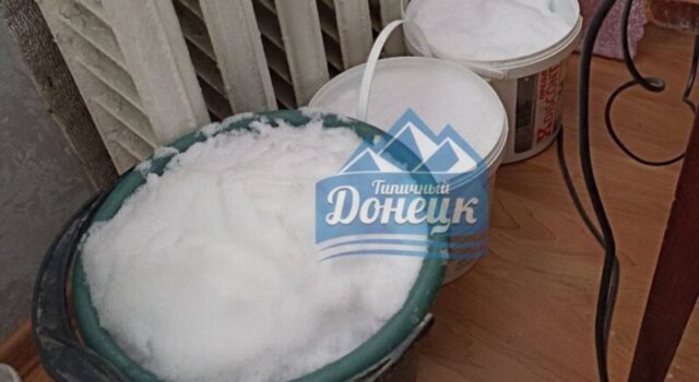 Топлять сніг на багатті у бочках. Як окупований Донецьк зимує без води Топлять-сніг-на-багатті-у-бочках.-Як-окупований-Донецьк-зимує-без-води