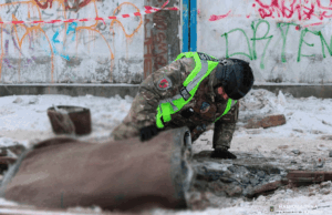 500 кг вибухівки біля будинків та АЗС: у Києві знешкодили бойову частину “Іскандера”, що не... 500-кг-вибухівки-біля-будинків-та-АЗС:-у-Києві-знешкодили-бойову-частину-“Іскандера”,-що-не.