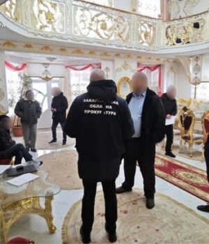 “Пшонка-стайл”-не-вмирає:-депутат-приховав-мільйони-і-перетворив-житло-на-царські-хороми-(фото) “Пшонка-стайл”-не-вмирає:-депутат-приховав-мільйони-і-перетворив-житло-на-царські-хороми-(фото)