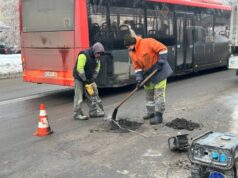 Після морозів у Луцьку латають ями на дорогах Після-морозів-у-Луцьку-латають-ями-на-дорогах