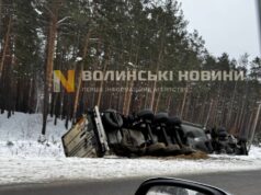 На волинській трасі фура злетіла в кювет і перекинулася На-волинській-трасі-фура-злетіла-в-кювет-і-перекинулася