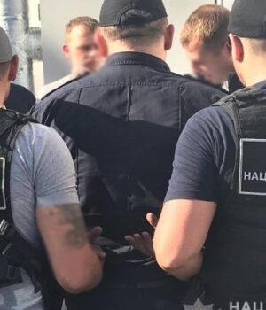 Волинський-поліцейський-просив-$8000-за-переправлення-через-кордон:-як-покарали Волинський-поліцейський-просив-$8000-за-переправлення-через-кордон:-як-покарали