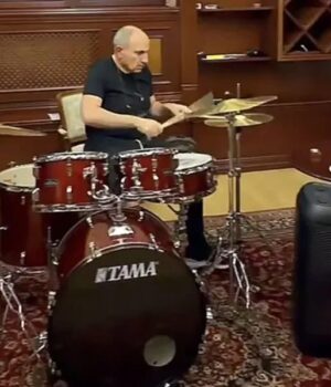 Премʼєр-Вірменії-Пашинян-створив-свій-музичний-гурт