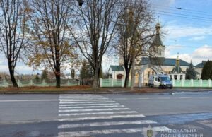 У Луцьку водій збив на переході двох підлітків, кинув авто і втік: суд призначив 3400... У-Луцьку-водій-збив-на-переході-двох-підлітків,-кинув-авто-і-втік:-суд-призначив-3400.