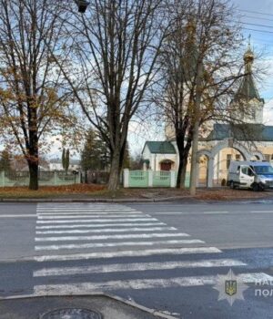 У-Луцьку-водій-збив-на-переході-двох-підлітків,-кинув-авто-і-втік:-суд-призначив-3400.