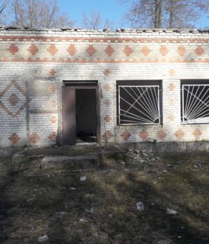 Стоїть-пусткою-понад-20-років:-Фонд-держмайна-продає-у-волинському-селі-магазин