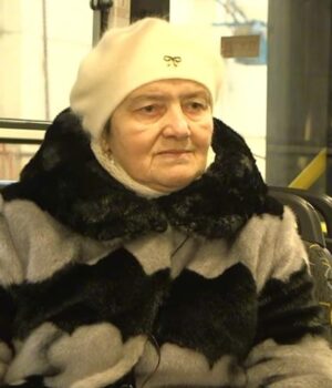 «Це-частина-мого-життя,-а-не-просто-робота»-Лучанка-понад-50-років-працює-за-кермом.