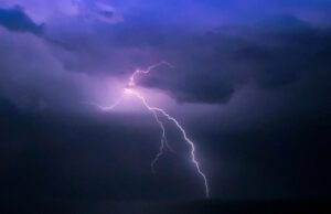 У Бразилії блискавка влучила в натовп, постраждали щонайменше 72 людини У-Бразилії-блискавка-влучила-в-натовп,-постраждали-щонайменше-72-людини