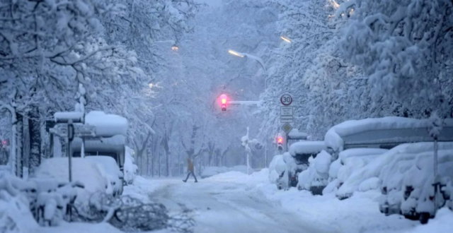 Випало до 25 см снігу: в Німеччині – аварії, перебої на залізниці та в аеропорту Випало-до-25-см-снігу:-в-Німеччині-–-аварії,-перебої-на-залізниці-та-в-аеропорту