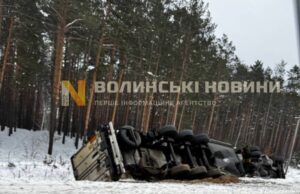 У водія фури стався гіпертонічний криз: деталі ДТП на волинській трасі У-водія-фури-стався-гіпертонічний-криз:-деталі-ДТП-на-волинській-трасі