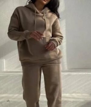 Чому-жінкам-варто-мати-в-гардеробі-спортивний-костюм-на-флісі