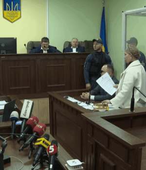 Відьма-і-десяток-прихильників:-як-розпочався-розгляд-апеляції-Тимошенко-у-суді Відьма-і-десяток-прихильників:-як-розпочався-розгляд-апеляції-Тимошенко-у-суді