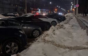 У Луцьку вночі прибиратимуть сніг на двох вулицях: просять не паркувати авто У-Луцьку-вночі-прибиратимуть-сніг-на-двох-вулицях:-просять-не-паркувати-авто
