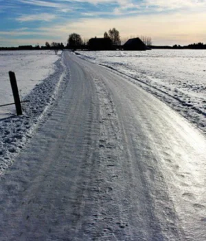 Оголошено-штормове-попередження:-завтра-Україну-накриє-потужна-ожеледь-та-ожеледиця