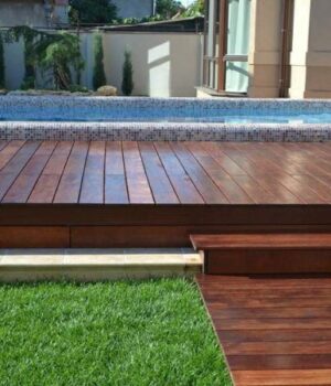 Що-таке-термодеревина-і-чому-її-обирають-для-зовнішніх-робіт