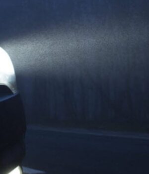 Видали-несправні-фари:-у-Луцьку-за-кермом-tesla-спіймали-учня.-Його-судили