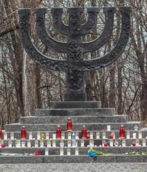 Україна-вшановує-пам’ять-жертв-Голокосту:-експерт-розвінчав-міфи-про-трагедію Україна-вшановує-пам’ять-жертв-Голокосту:-експерт-розвінчав-міфи-про-трагедію