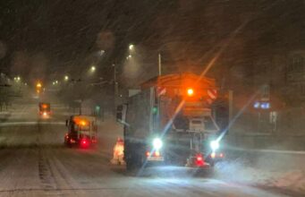 Умови на дорогах змінюються: луцькі комунальники закликають водіїв до обачності Умови-на-дорогах-змінюються:-луцькі-комунальники-закликають-водіїв-до-обачності