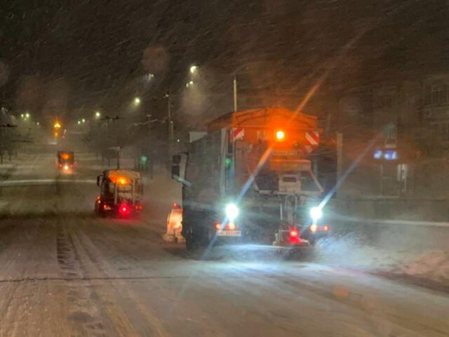 Умови на дорогах змінюються: луцькі комунальники закликають водіїв до обачності Умови-на-дорогах-змінюються:-луцькі-комунальники-закликають-водіїв-до-обачності