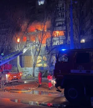 Атака-на-Одесу-27-січня:-вже-троє-поранених,-зруйновано-частину-будинку Атака-на-Одесу-27-січня:-вже-троє-поранених,-зруйновано-частину-будинку