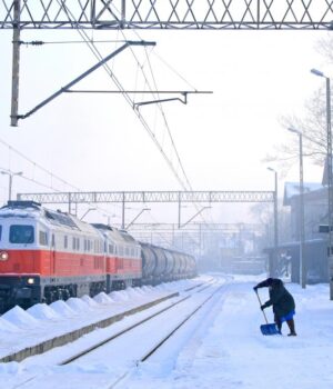 Через-аномальну-погоду-в-Україні-ускладнено-рух-поїздів:-які-рейси-затримуються