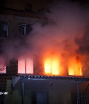 Унаслідок-нічного-обстрілу-в-Харкові-й-Кривому-Розі-є-руйнування-та-поранені