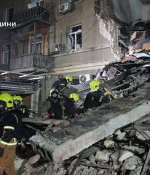 Росія-масовано-обстріляла-Одесу:-поцілила-у-житлові-будинки-та-дитячий-садок