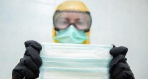 У Бродах після атаки – дим та різкий запах: школи закрили, людей просять сидіти вдома У-Бродах-після-атаки-–-дим-та-різкий-запах:-школи-закрили,-людей-просять-сидіти-вдома