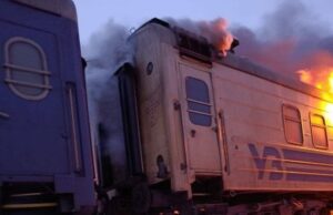 Під час атаки РФ по пасажирському поїзду боєць 93-ї бригади врятував десятки людей (відео) Під-час-атаки-РФ-по-пасажирському-поїзду-боєць-93-ї-бригади-врятував-десятки-людей-(відео)